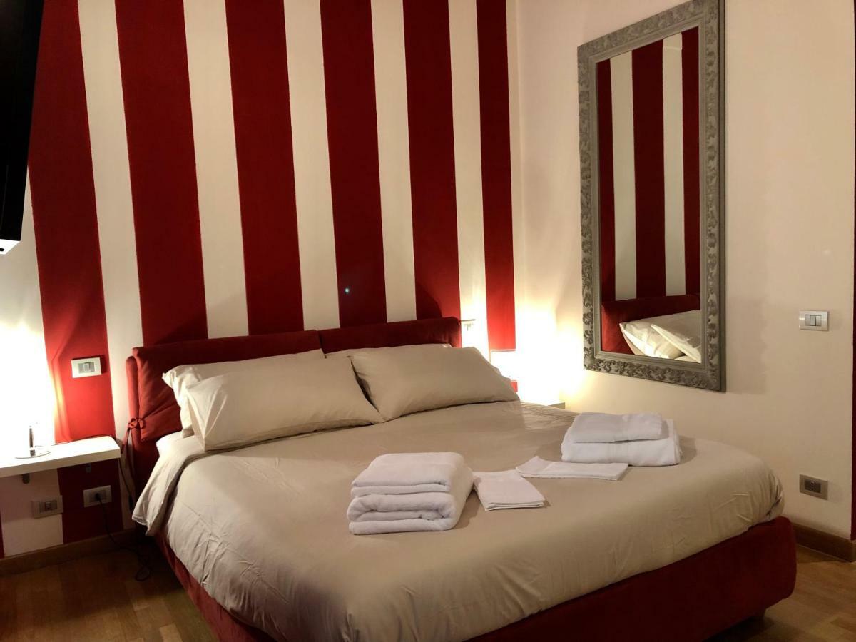 La Via Degli Artisti Apartamento Arona Exterior foto