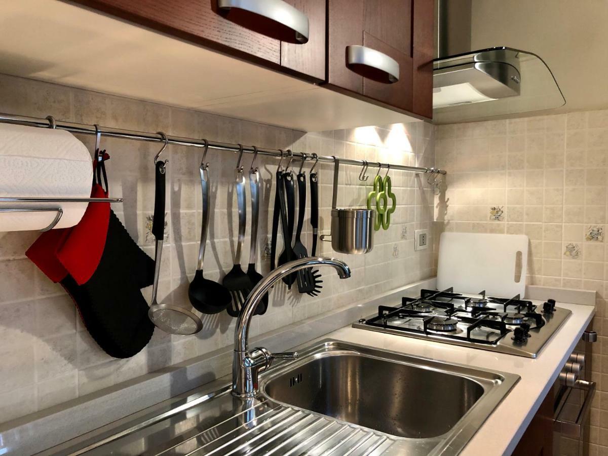 La Via Degli Artisti Apartamento Arona Exterior foto