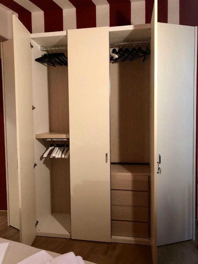 La Via Degli Artisti Apartamento Arona Exterior foto