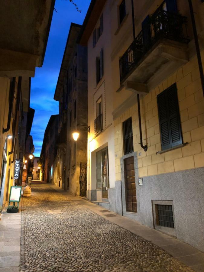 La Via Degli Artisti Apartamento Arona Exterior foto