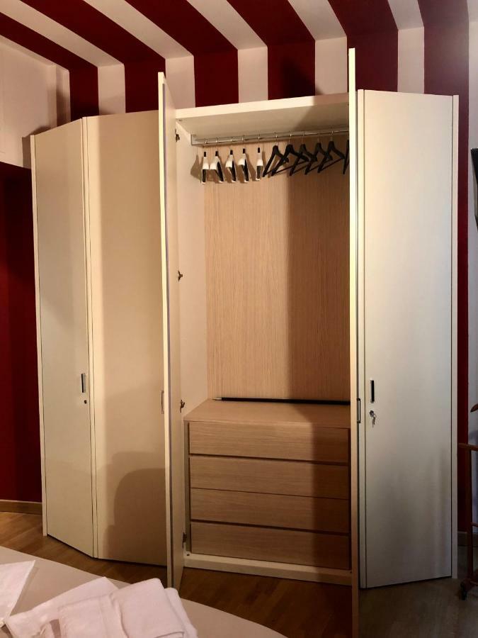 La Via Degli Artisti Apartamento Arona Exterior foto