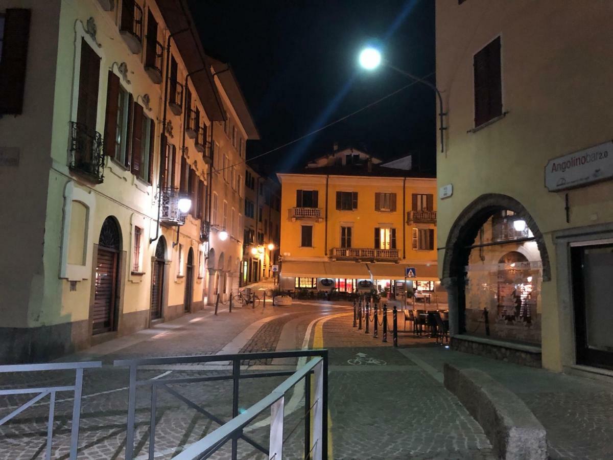 La Via Degli Artisti Apartamento Arona Exterior foto