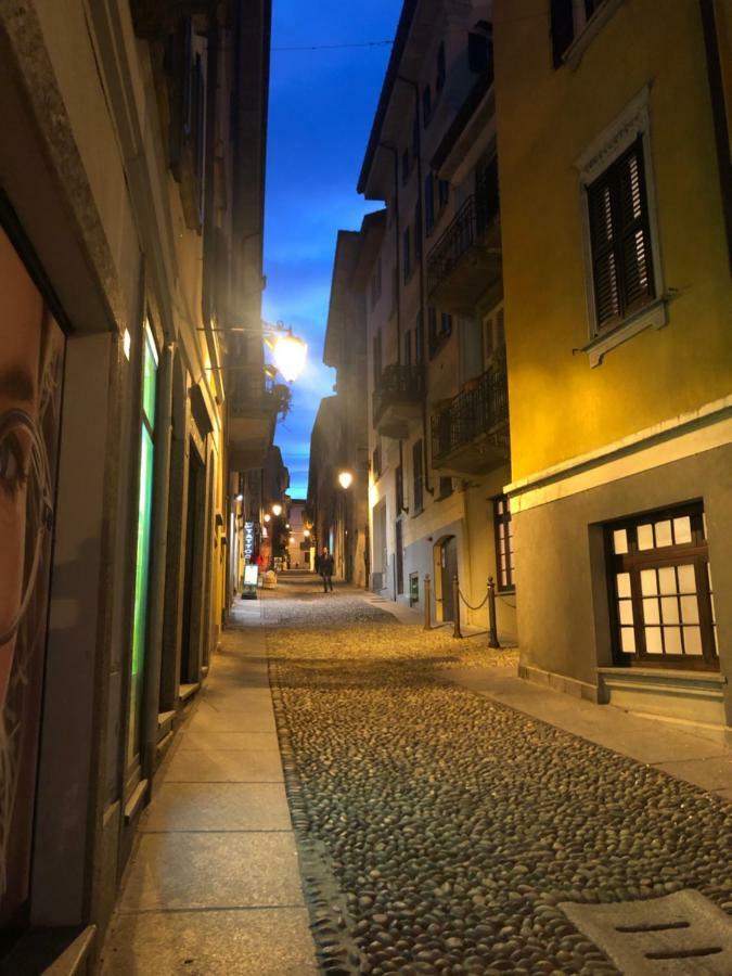 La Via Degli Artisti Apartamento Arona Exterior foto